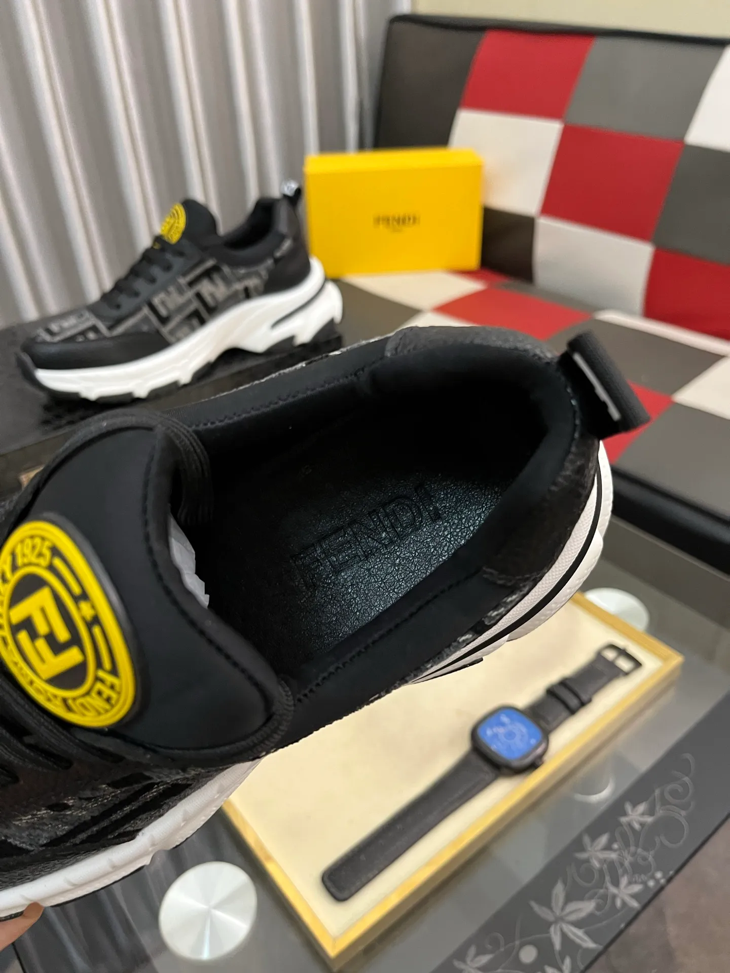 Men's Men's Shoes💰458⌚️⌚️[FENDI] Fendi's classic and comfortable men's, this sophisticated sneaker is made of soft calfskin➕genuine leather lining➕original ultra-light rubber material with rough outsole. This unique and light style suits the casual and sophisticated sensibility of this season. Size: 38-443️⃣Colors available